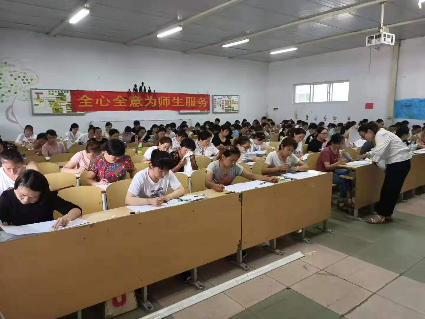 小满家服育儿嫂培训结业即上岗，专业服务无缝对接家庭需求